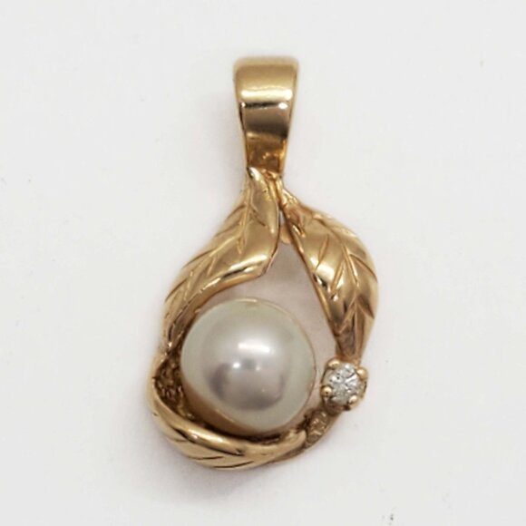 Sultan Na Hoku 6mm Akoya Pearl Leaves Motif Charm Pendant 14k Gold